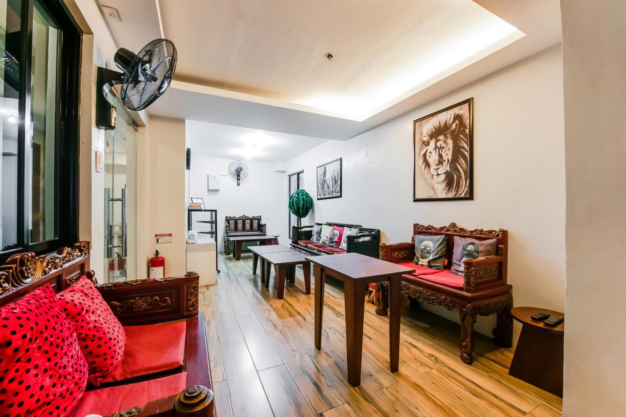Oyo 136 Regal Residences 奎松市 外观 照片