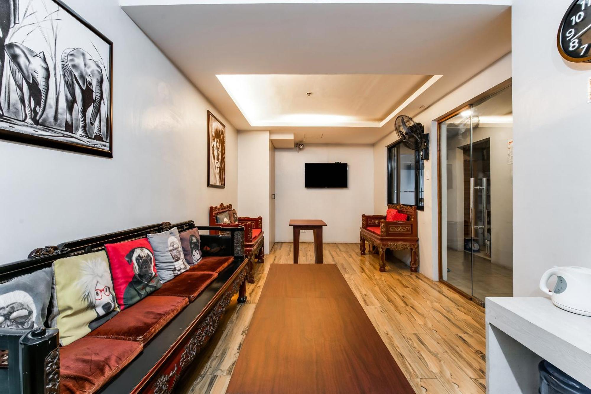 Oyo 136 Regal Residences 奎松市 外观 照片