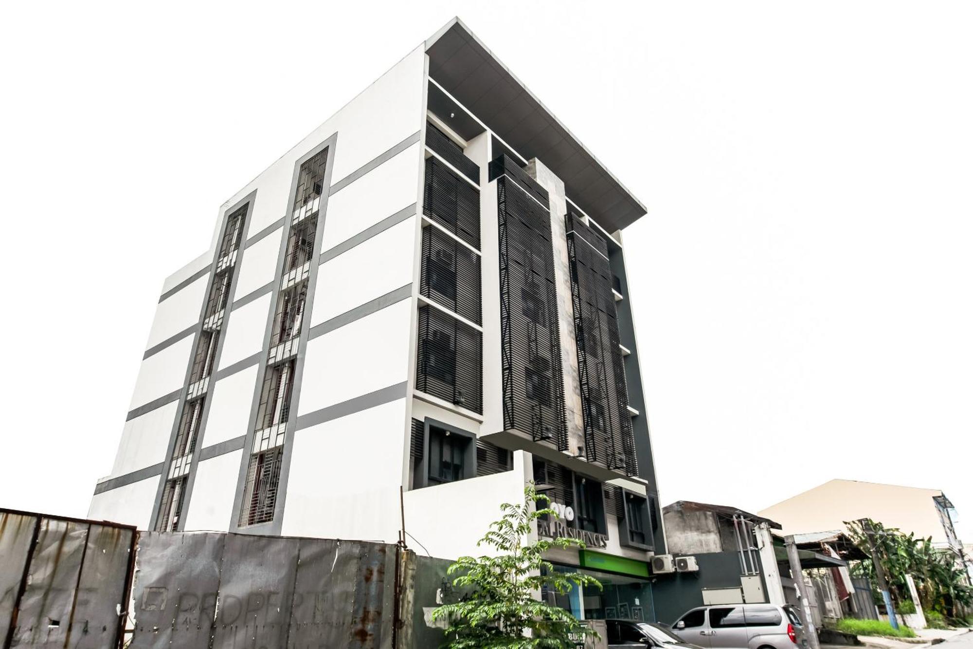 Oyo 136 Regal Residences 奎松市 外观 照片