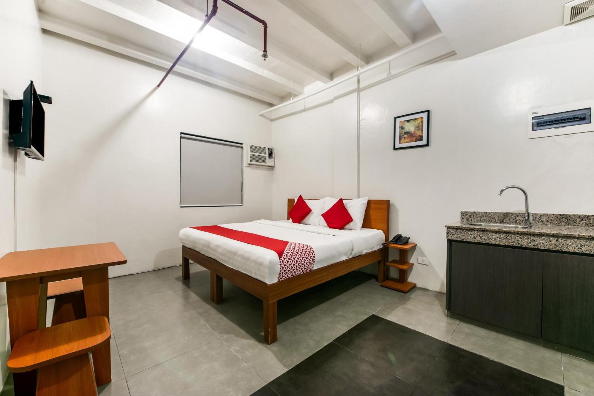 Oyo 136 Regal Residences 奎松市 外观 照片