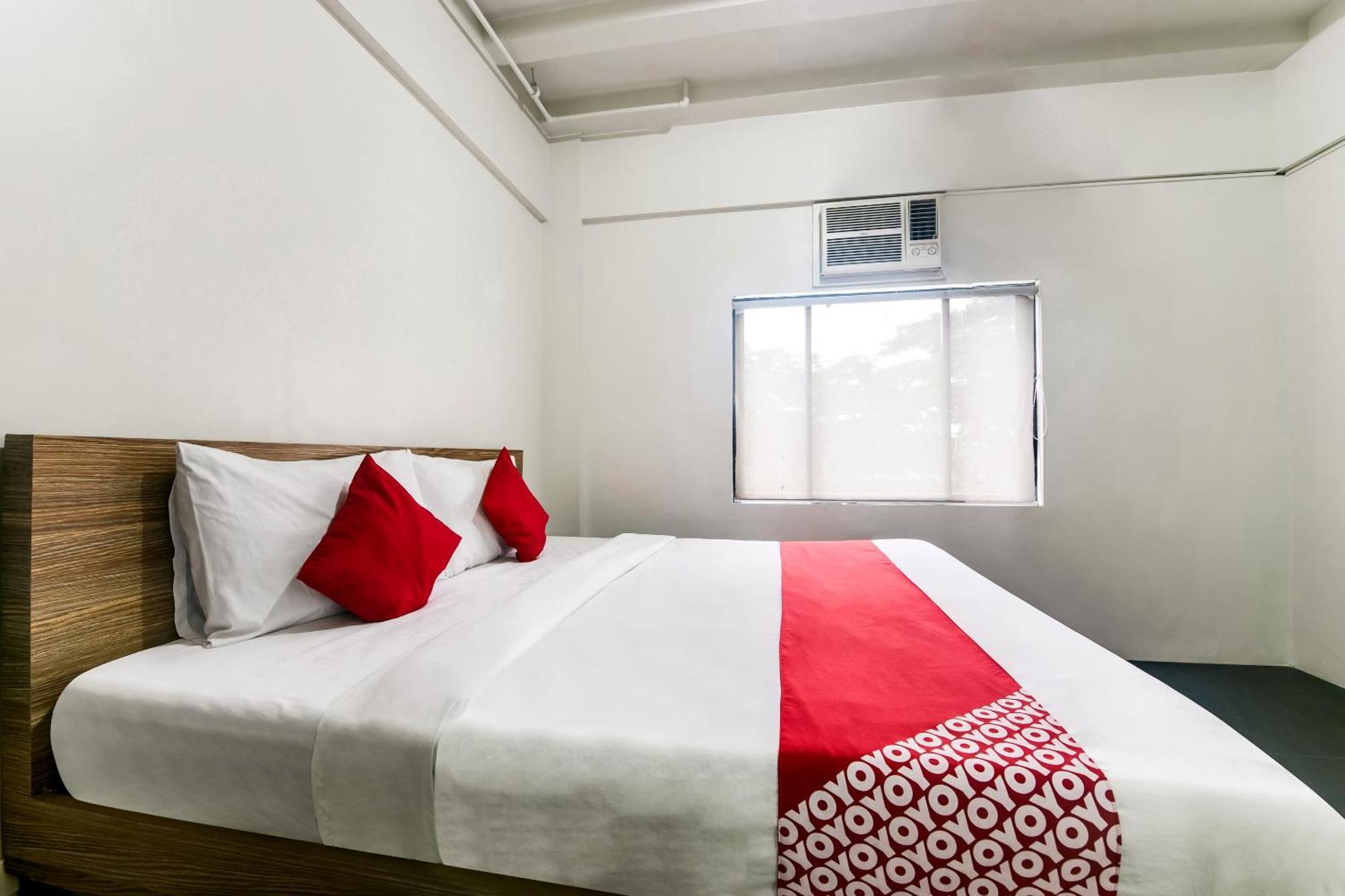Oyo 136 Regal Residences 奎松市 外观 照片