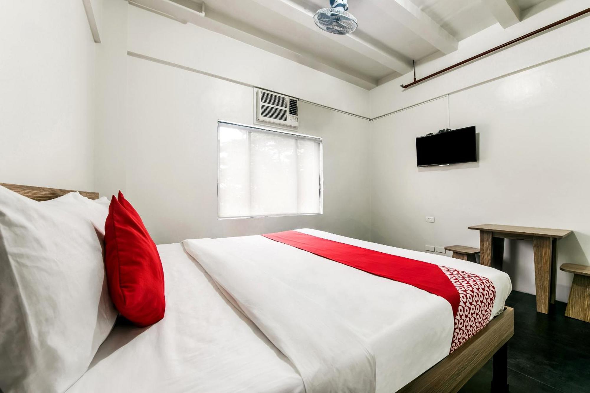 Oyo 136 Regal Residences 奎松市 外观 照片