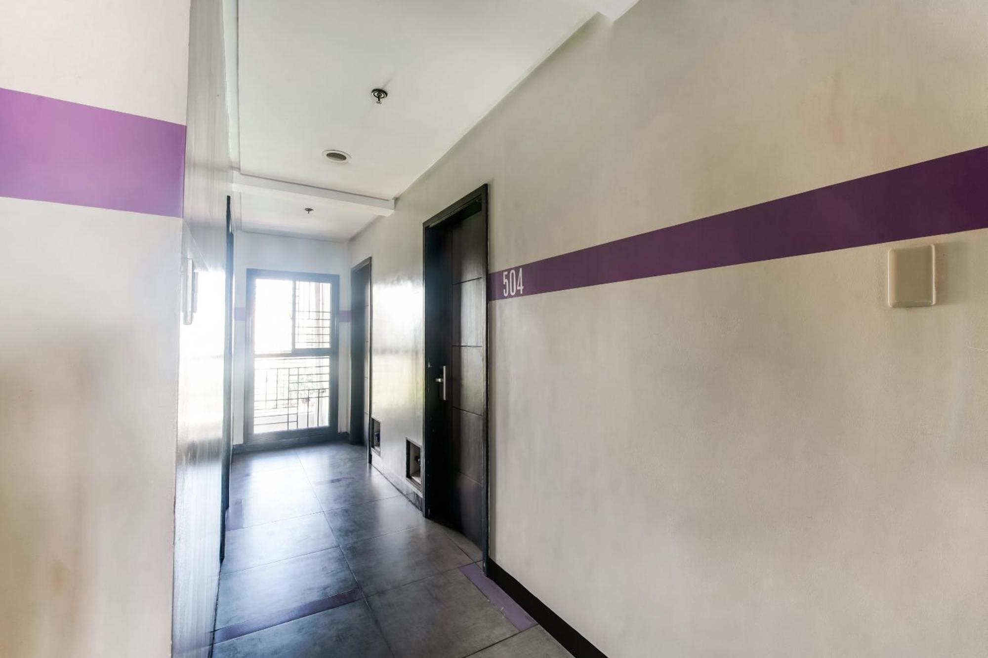 Oyo 136 Regal Residences 奎松市 外观 照片